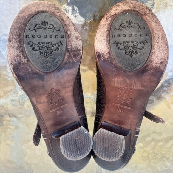 Neosens Rococo Tooled Brown Leather Mary Janes Spool Heel - Picture 9 of 14